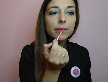 10 minutes pour réaliser un maquillage nude lèvres discrètes et colorées