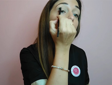 10 minutes pour réaliser un maquillage nude regard