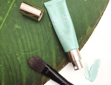 Comment prendre soin de sa peau sensible et camoufler ses rougeurs  base de maquillage verte